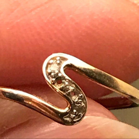 Solid Gold Ring 10K with diamonds size 6 - Picture 3 of 5